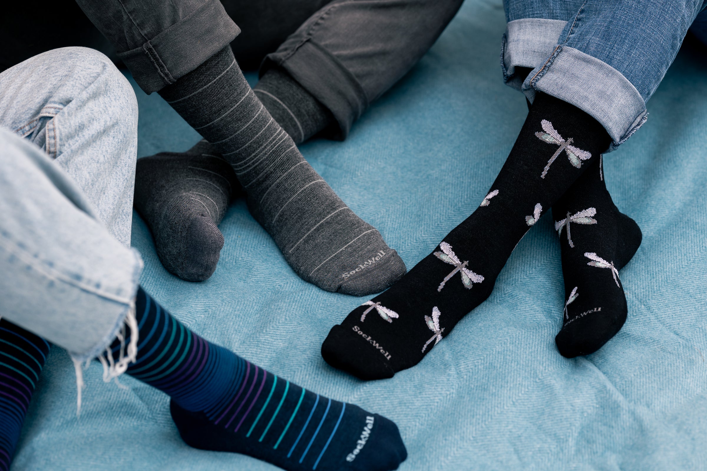 Lifestyle_LC_sw106w_Dragonfly_Black_AND_Sw1w_Circulator_Navy_AND_Sw1m_Circulator_Charcoal_park_Fitness - The Sock Monster