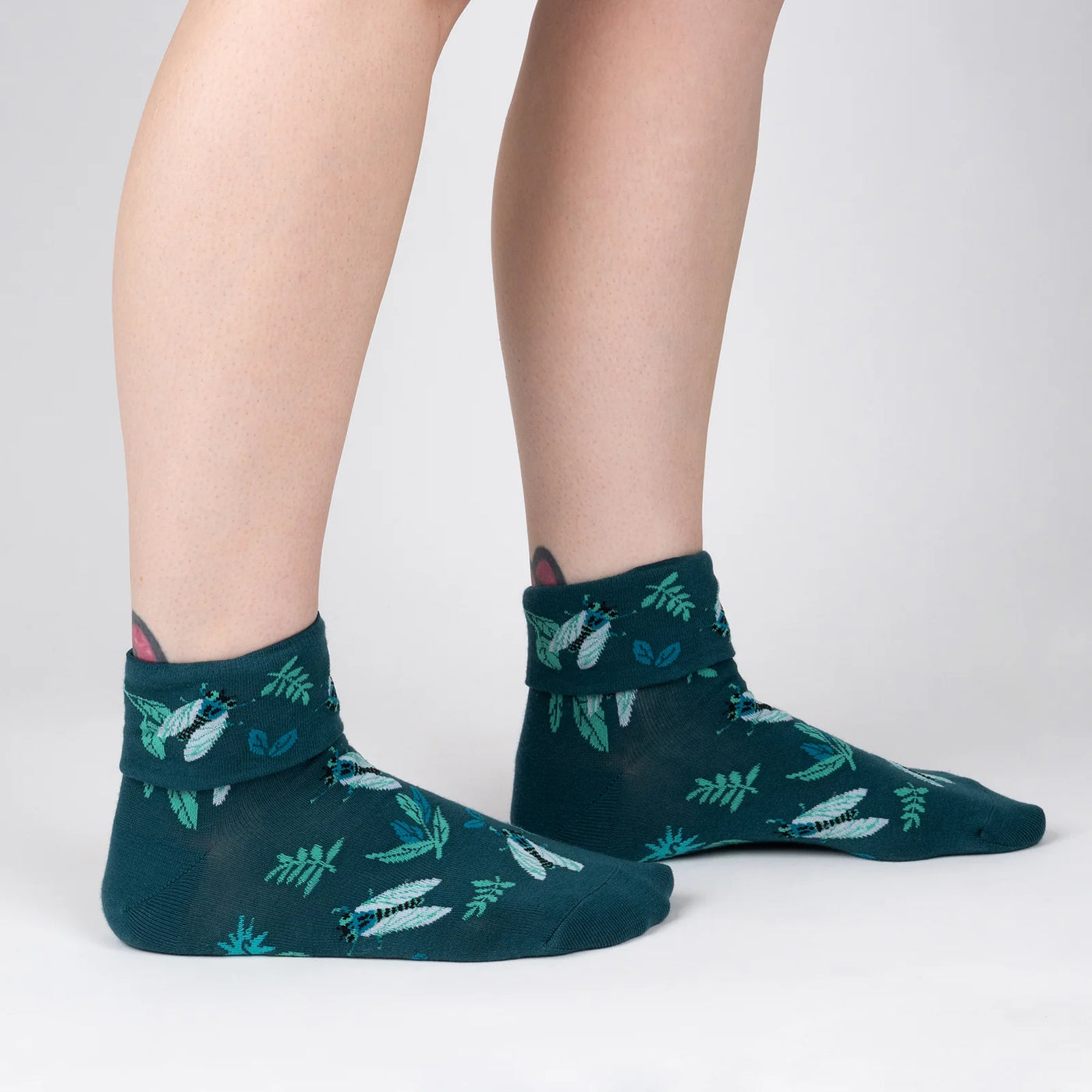 The Buzz About Cicadas | Women's Turn Cuff Crew